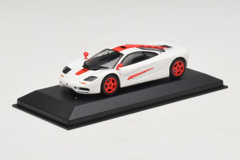 McLaren F1 Balts Ar Sarkanām Svītrām Minichamps 1:43 McLaren F1 Balts Ar Sarkanām Svītrām Minichamps 1:43 MCLAREN003 Metāls