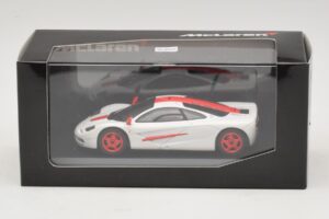 McLaren F1 Balts Ar Sarkanām Svītrām Minichamps 1:43 MCLAREN003 Metāls — attēls 3 no 4
