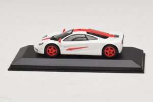 McLaren F1 Balts Ar Sarkanām Svītrām Minichamps 1:43 MCLAREN003 Metāls — attēls 4 no 4