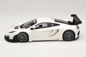 McLaren MP4-12C GT3 Balts 2013 Minichamps 1:18 151121394 Metāls — attēls 3 no 6