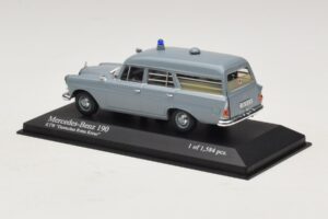 Mercedes 190 W110 Ātrā Palīdzība DRK Minichamps 1:43 400037270 Metāls — attēls 3 no 4