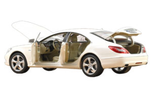 Mercedes CLS C218 Kupeja Brilliant White Metallic Norev 1:18 183943 Metāls — attēls 2 no 3