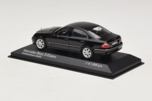 Mercedes E-Class W211 Melns Metālisks Minichamps 1:43 400036001 Metāls — attēls 3 no 4