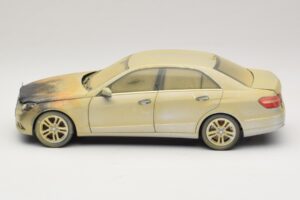 Mercedes E-Class W212 Sadedzis Dubaija Mākslas Automašīna Minichamps 1:18 MB008 Metāls — attēls 3 no 6