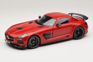 Mercedes SLS AMG C197 Black Series Sarkans Minichamps 1:18 110033022 Metāls