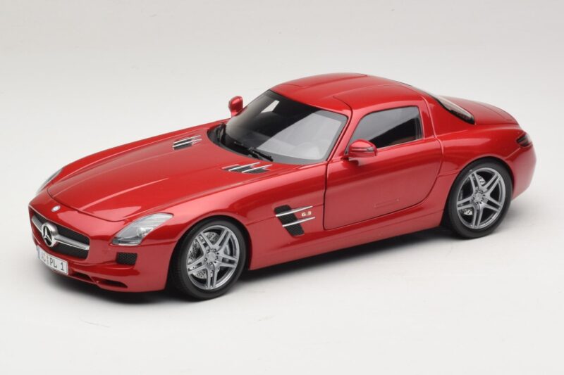 Mercedes SLS AMG C197 Sarkans Metālisks Minichamps 1:18 100039020 Metāls