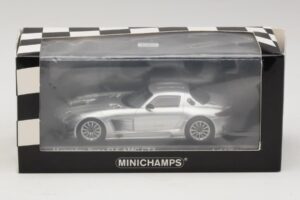 Mercedes SLS AMG GT3 Sudrabs Minichamps 1:43 410113202 Metāls — attēls 4 no 4
