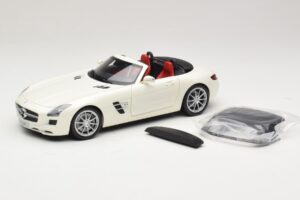 Mercedes SLS AMG Roadster Mystic White II Minichamps 1:18 B66960079 Metāls — attēls 2 no 9