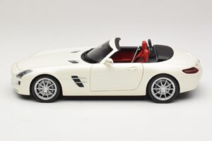 Mercedes SLS AMG Roadster Mystic White II Minichamps 1:18 B66960079 Metāls — attēls 5 no 9