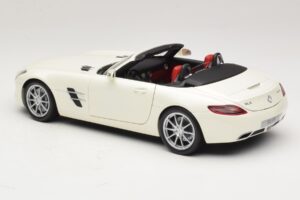 Mercedes SLS AMG Roadster Mystic White II Minichamps 1:18 B66960079 Metāls — attēls 7 no 9