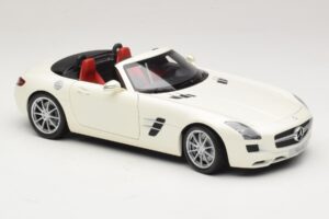 Mercedes SLS AMG Roadster Mystic White II Minichamps 1:18 B66960079 Metāls — attēls 8 no 9
