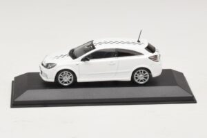 Opel Astra H OPC Nurburgring Edition Balts Minichamps 1:43 ASTRA005 Metāls