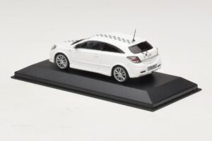 Opel Astra H OPC Nurburgring Edition Balts Minichamps 1:43 ASTRA005 Metāls — attēls 3 no 4