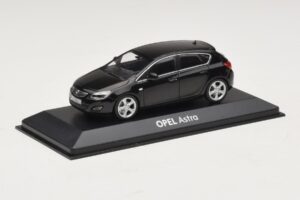 Opel Astra J Melns Minichamps 1:43 ASTRA006 Metāls — attēls 2 no 4