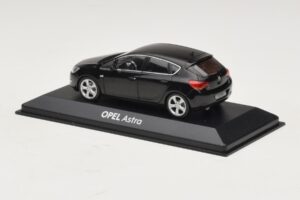 Opel Astra J Melns Minichamps 1:43 ASTRA006 Metāls — attēls 3 no 4