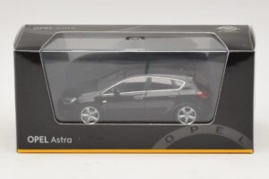 Opel Astra J Melns Minichamps 1:43 ASTRA006 Metāls — attēls 4 no 4