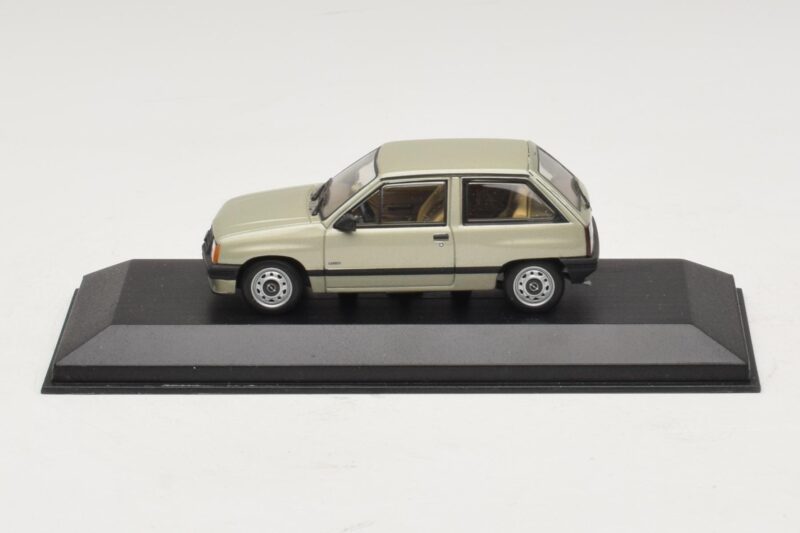 Opel Corsa A Gaiši Zaļš Metālisks Minichamps 1:43 CORSA001 Metāls