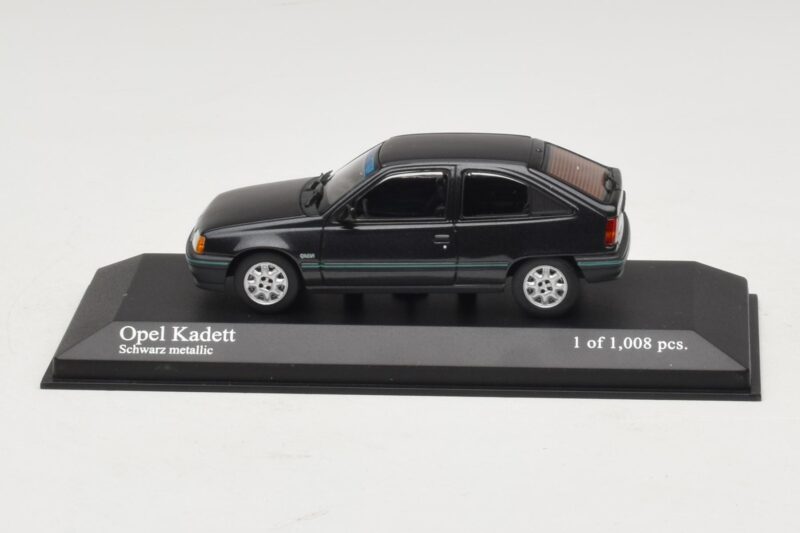 Opel Kadett E Black Metallic Minichamps 1:43 400045901 Metāls