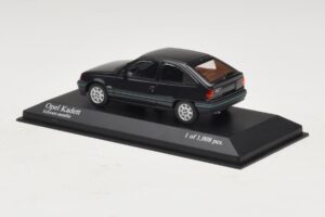 Opel Kadett E Black Metallic Minichamps 1:43 400045901 Metāls — attēls 3 no 4