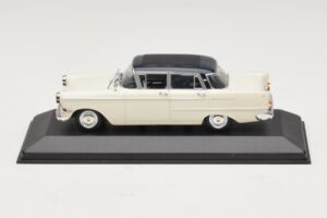 Opel Kapitan A Balts Minichamps 1:43 400048000 Metāls