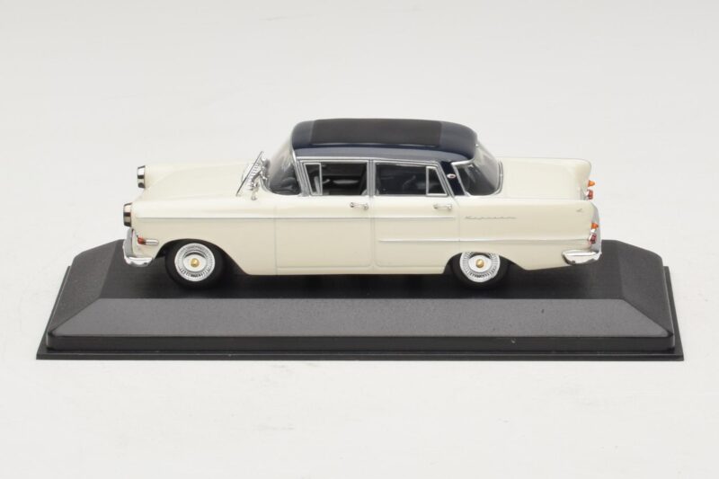 Opel Kapitan A Balts Minichamps 1:43 400048000 Metāls