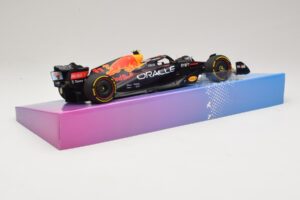 Oracle Red Bull Racing RB18 #11 S. Perez Miami GP 2022 Minichamps 1:18 113220511 Metāls — attēls 3 no 7