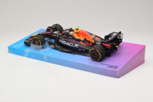 Oracle Red Bull Racing RB18 #11 S. Perez Miami GP 2022 Minichamps 1:18 113220511 Metāls — attēls 5 no 7