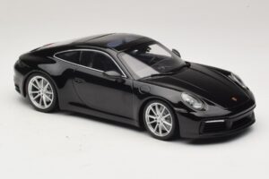 Porsche 911 992 Carrera 4S Melns Minichamps 1:18 WAP0211120R992 Metāls — attēls 4 no 6