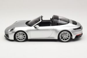 Porsche 911 992 Targa 4 GTS Sudrabs Minichamps 1:18 WAP0211460RTRG Metāls — attēls 3 no 6