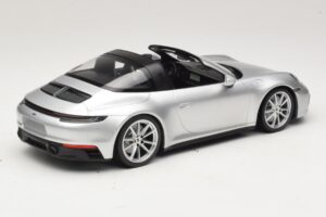 Porsche 911 992 Targa 4 GTS Sudrabs Minichamps 1:18 WAP0211460RTRG Metāls — attēls 2 no 6