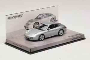 Porsche 911 996 Carrera 40. Gadadiena Sudrabs Minichamps 1:43 436061070 Metāls — attēls 2 no 5