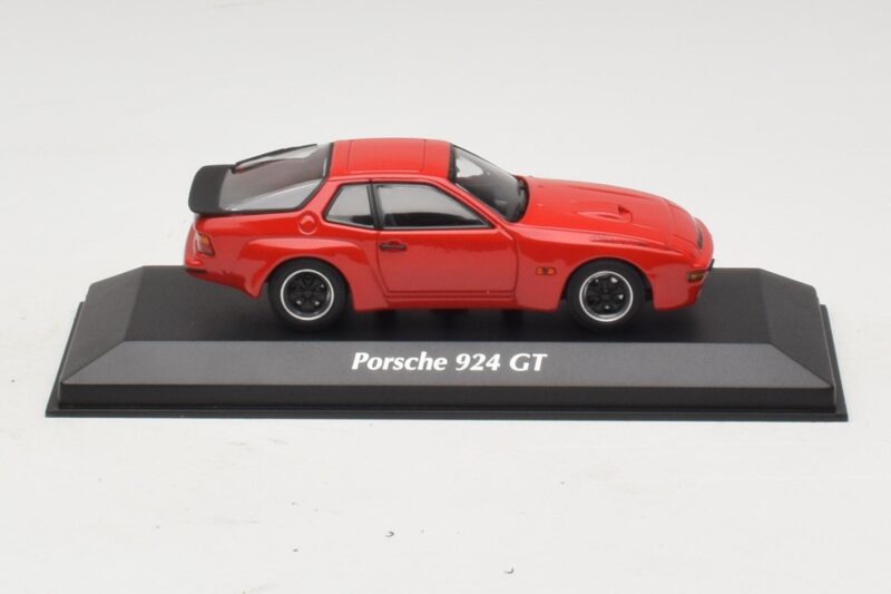 Porsche 924 GT Sarkans Maxichamps 1:43 Porsche 924 GT Sarkans Maxichamps 1:43 940066120 Metāls