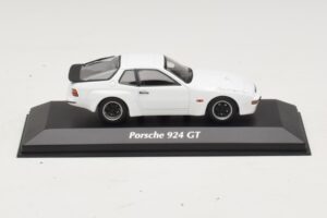 Porsche 924 GT Balts Maxichamps 1:43 940066121 Metāls