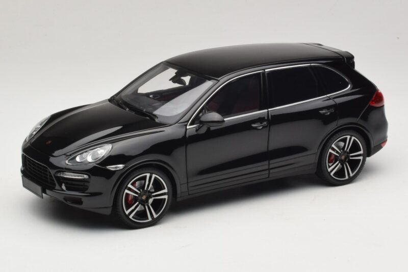 Porsche Cayenne Turbo S 92A Melns Metālisks Minichamps 1:18 110062100 Metāls