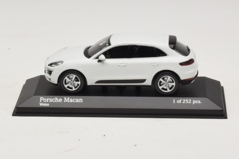Porsche Macan 95B Balts Minichamps 1:43 Porsche Macan 95B Balts Minichamps 1:43 410062601 Metāls