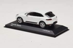 Porsche Macan 95B Balts Minichamps 1:43 410062601 Metāls — attēls 3 no 4