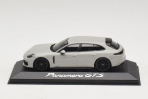 Porsche Panamera GTS 971 Chalk Grey Minichamps 1:43 WAP0207640J Metāls
