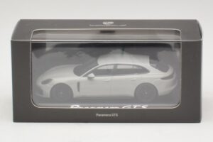 Porsche Panamera GTS 971 Chalk Grey Minichamps 1:43 WAP0207640J Metāls — attēls 4 no 4