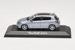 Vauxhall Astra H Sedan Gaiši Zils Metālisks Minichamps 1:43 ASTRA007 Metāls