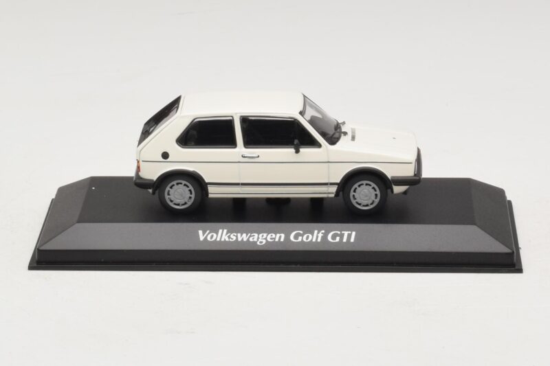 Volkswagen Golf GTI Mk1 Balts Maxichamps 1:43 940055171 Metāls