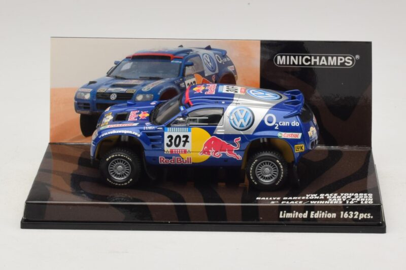 Volkswagen Race Touareg Red Bull #307 B. Saby / M. Perin Dakar Rally 2005 Minichamps 1:43 Volkswagen Race Touareg Red Bull #307 B. Saby / M. Perin Dakar Rally 2005 Minichamps 1:43 436055307 Metāls