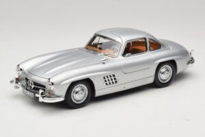 Mercedes-Benz 300 SL W198 Gullwing sudraba krāsā Norev 1:18 183857 Metāls