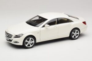 Mercedes-Benz CLS C218 kupeja baltā krāsā (Brilliant White Metallic) Norev 1:18 183943 Metāls