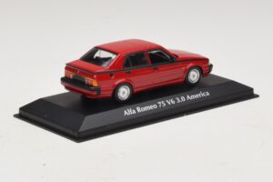 Alfa Romeo 75 V6 3.0 America Sarkans Maxichamps 1:43 940120461 Metāls — attēls 2 no 5