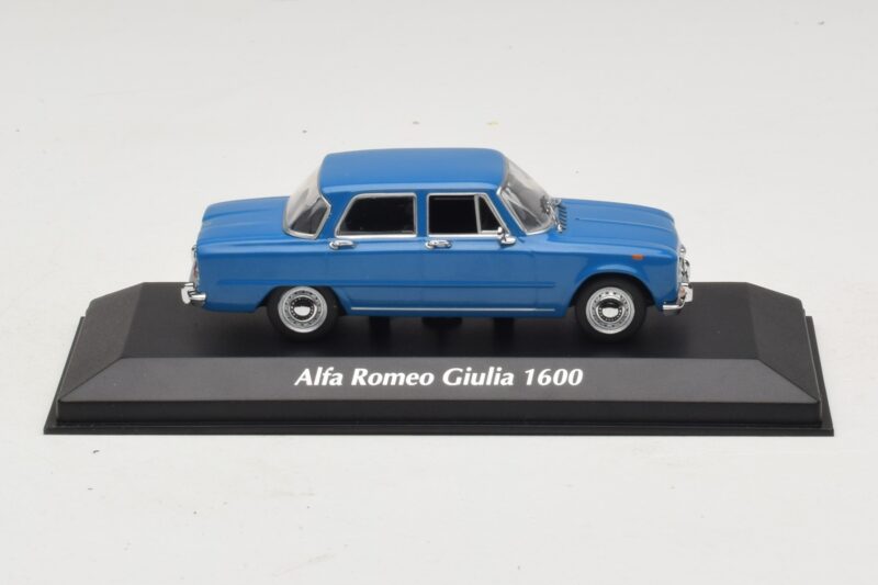 Alfa Romeo Giulia 1600 Zils Maxichamps 1:43 940120900 Metāls