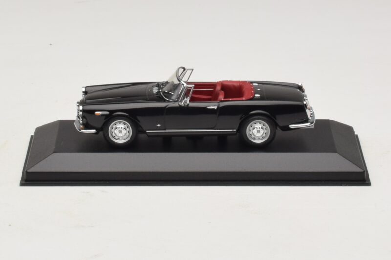 Alfa Romeo Giulia Spider Melns Minichamps 1:43 Alfa Romeo Giulia Spider Melns Minichamps 1:43 400120730 Metāls