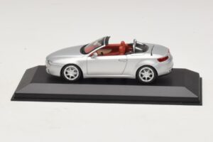 Alfa Romeo Giulia Spider Sudrabs Minichamps 1:43 Alfa Romeo Giulia Spider Sudrabs Minichamps 1:43 400120731 Metāls