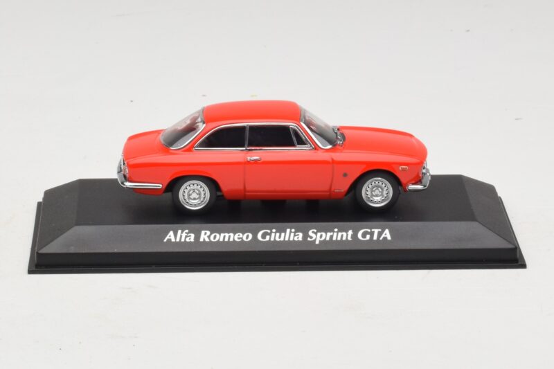 Alfa Romeo Giulia Sprint GTA Sarkans Maxichamps 1:43 940120440 Metāls