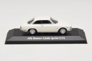 Alfa Romeo Giulia Sprint GTA Balts Maxichamps 1:43 940120441 Metāls