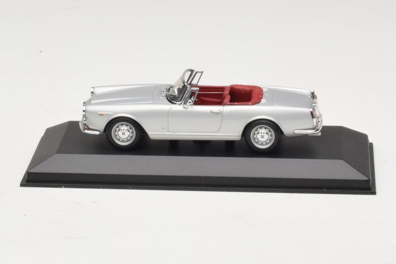 Alfa Romeo Spider 916 3.2 V6 24V Sudrabs Minichamps 1:43 400120330 Metāls